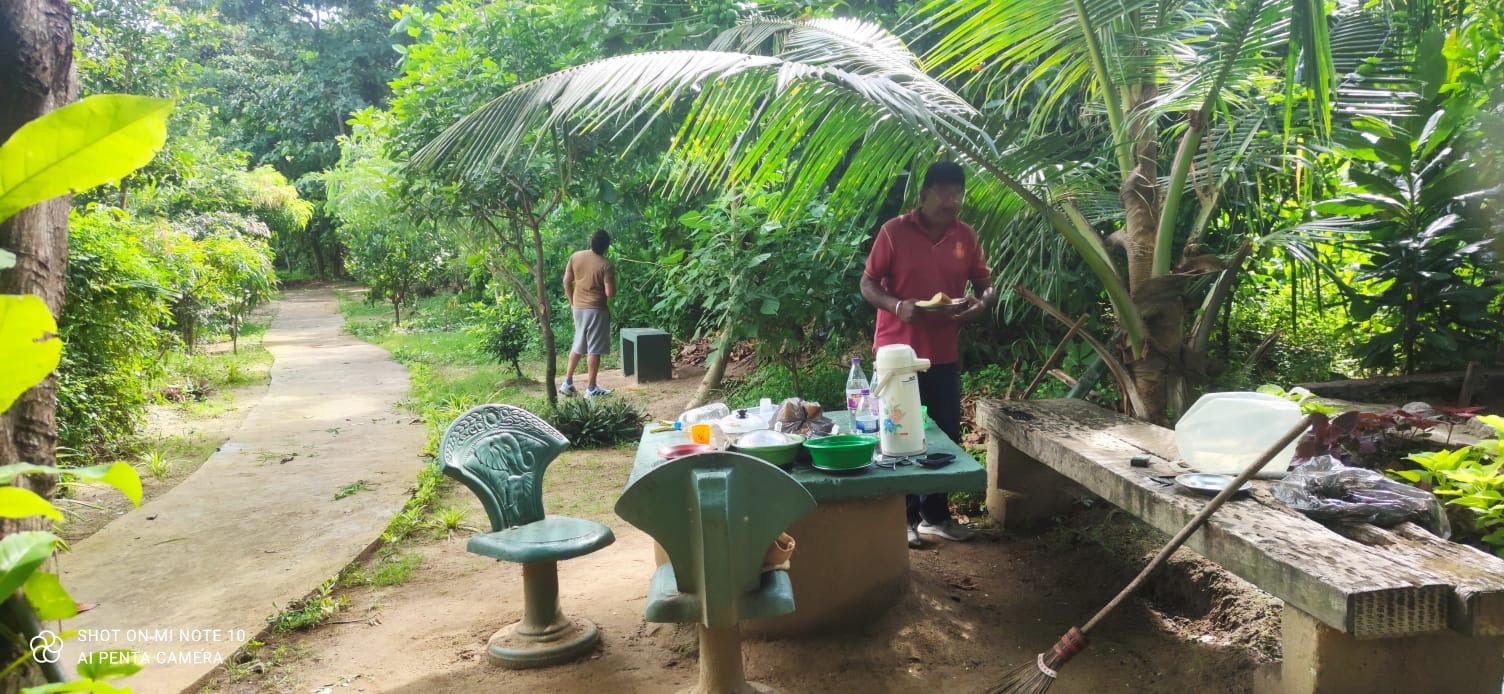 ප්‍රජා අවකාශය නඩත්තු කරන උද්‍යාන කාර්ය මණ්ඩලය